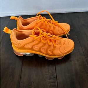 Orange vapormax plus
